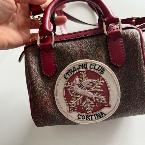 Immaculate ETRO LEATHER CROSSBODY BAG. “Etro Ski Club” hand-ticked patch.… - Picture 5 of 16
